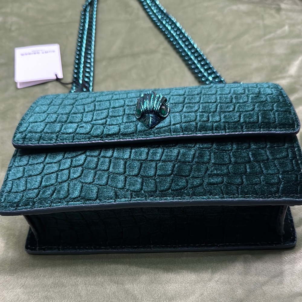 Elegant Green Textured Shoulder Bag - Picture 2 of 11